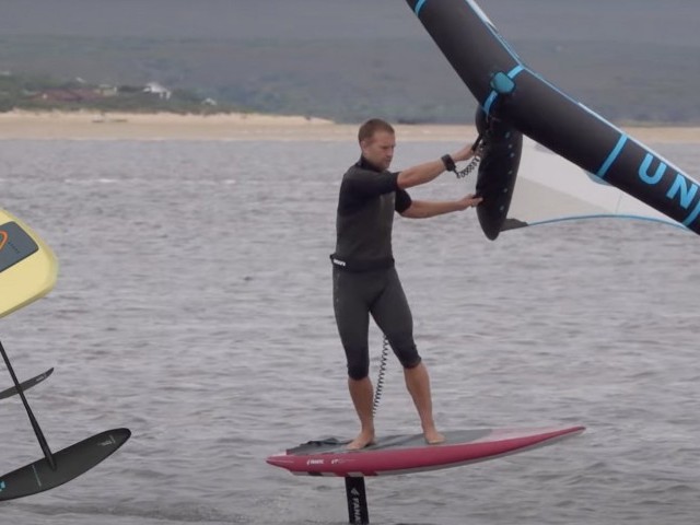 WING FOIL: How to switch stance