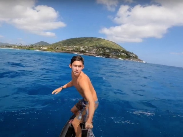 DOWNWIND FOILING IN HAWAII