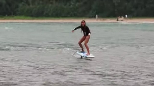 Surf Foiling: Naomi Saenz at Kahana Bay