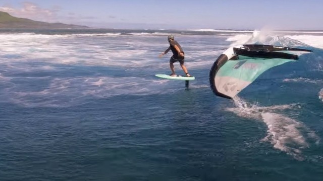 Handless Wing Surfing