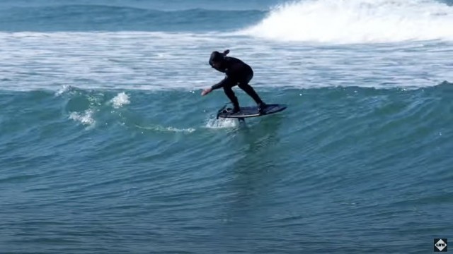 Cold Water Hydrofoil Carves In UK with Tom Earl
