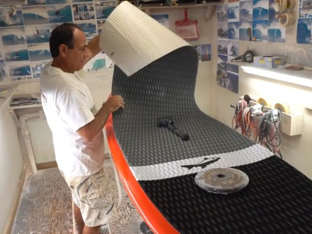 How to put a deck pad on a SUP