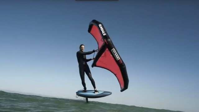 Wingfoil Jibe & Tack How To with Flo Jung.