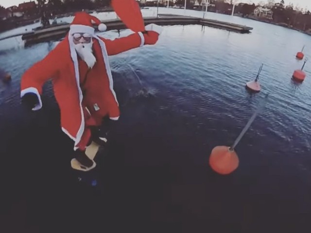 Santa is coming to Town via Joel Rang #loyaltothefoil #fonefoil