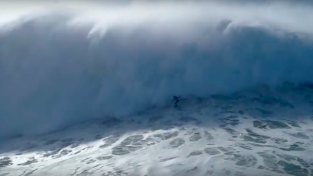 Axi Muniain . Naza Bomb Collection #001- [Drone] [Big Wave] [Nazaré]