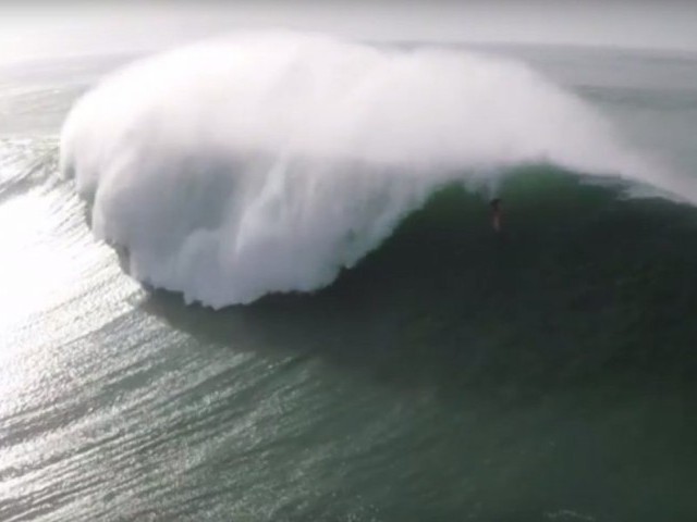 Nazaré XXL Paddle Session in Unforgiving Conditions