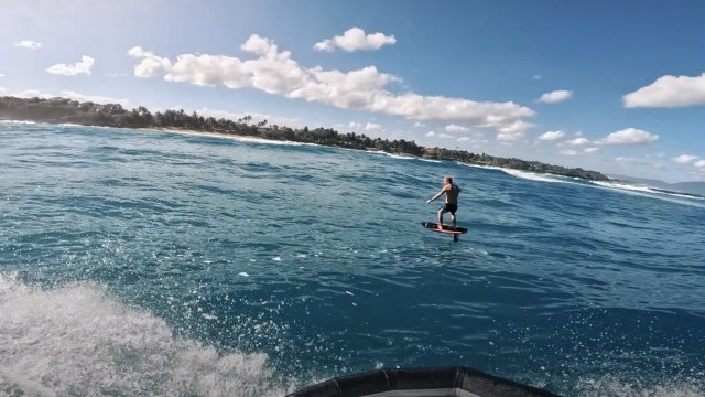 SURFING & FOILING in CABARETE - Court In The Act FREE RIDE vlog