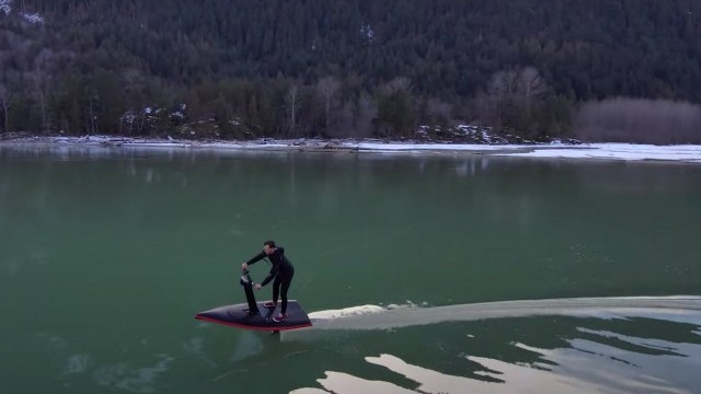 The HydroFlyer In Action: High Speed Carves