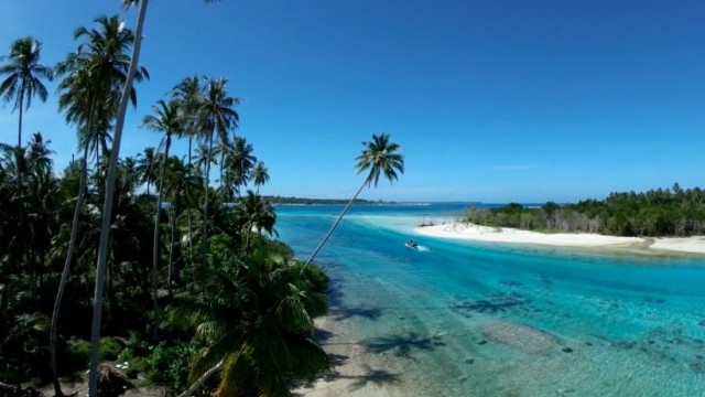 GoPro: Discovering the Mentawais