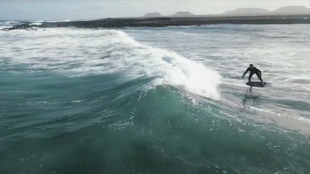 Hydrofoil SURFING RANDOM WAVES!! - Court In The Act #VLOG 146