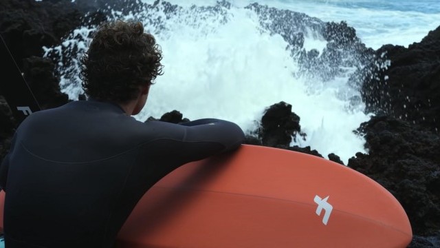 Titouan Galea Score Epic Waves on Rare South Swell |Maui Hawaii