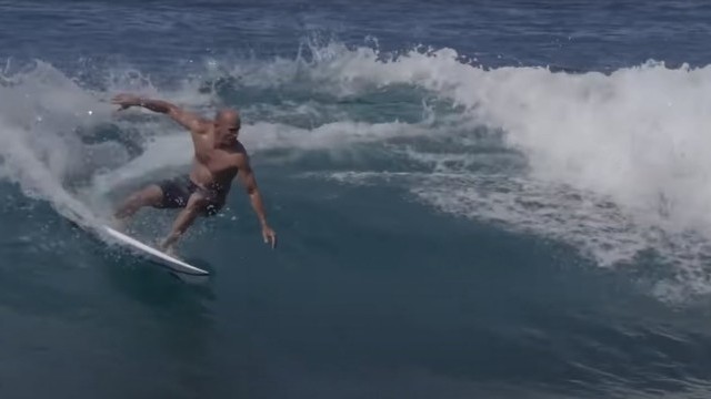Kelly Slater disputa contra Kai Lenny e Tati Weston brincando no Foil | Arquivos do Tour | Canal OFF