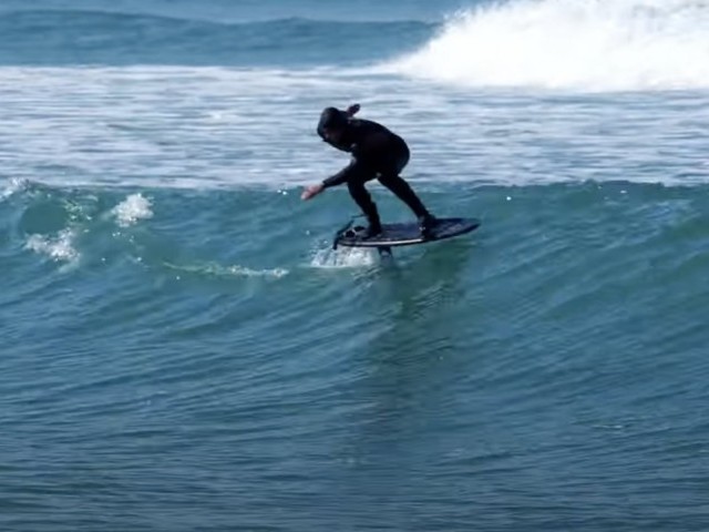 Cold Water Hydrofoil Carves In UK with Tom Earl
