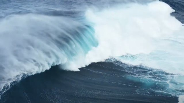 Jaws Tomahawk Wipeout and near Collision with Rogue Surfboard