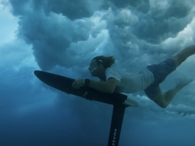 TAKUMA CHARGING HARD IN THE MALDIVES