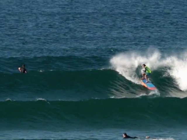 SUP Surfing the Alley