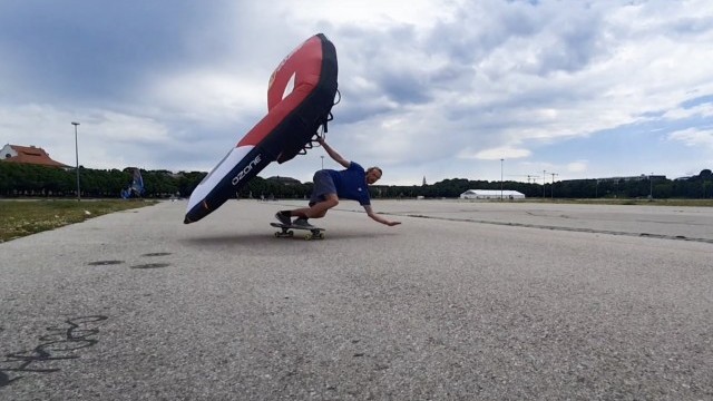 Windskate, Wingskating with Koabär Surfskateboards and Ozone Wings