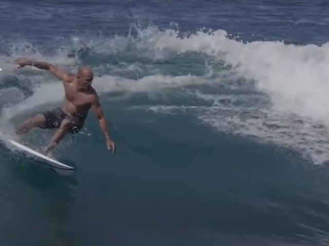 Kelly Slater disputa contra Kai Lenny e Tati Weston brincando no Foil | Arquivos do Tour | Canal OFF