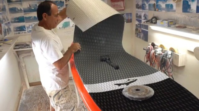 How to put a deck pad on a SUP