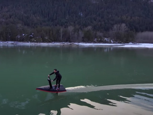 The HydroFlyer In Action: High Speed Carves