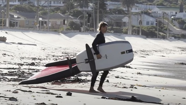Wingfoil Water Entry How To with Flo Jung.