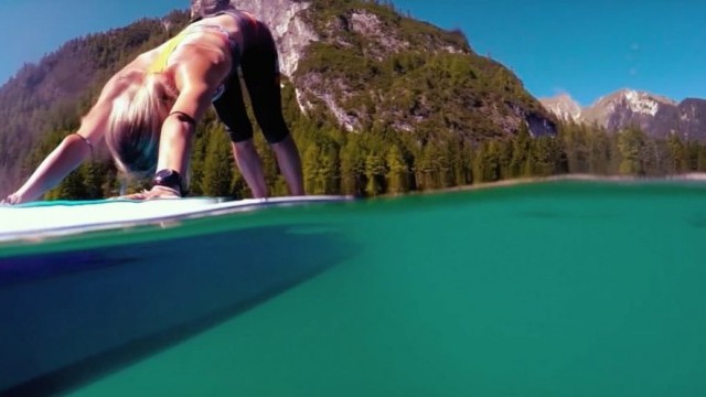 SUP Yoga with Denisse Delagiacoma, the ultimate freedom.