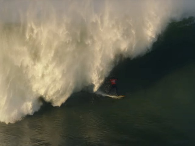 Nazaré in slow motion - Kai Lenny & Lucas Chumbo