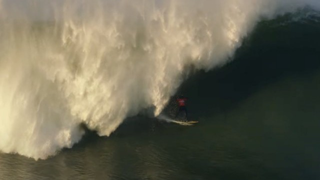 Nazaré in slow motion - Kai Lenny & Lucas Chumbo