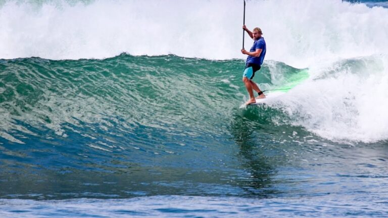SUP Surfing Lizard Island