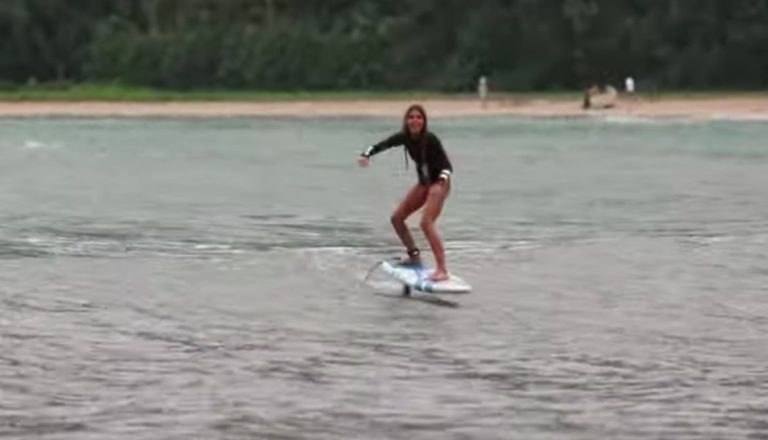 Surf Foiling: Naomi Saenz at Kahana Bay