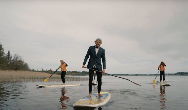 JEG HAR STARTET EN SURFSKOLE