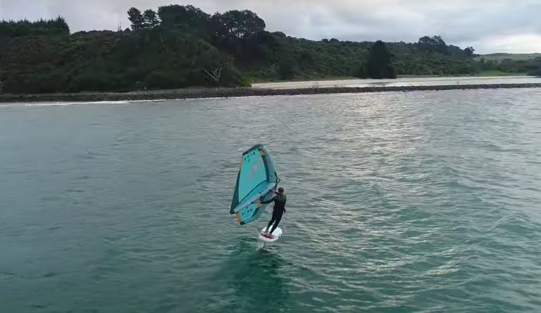 Wingfoiling Light Wind - Flysurfer Mojo 6.2m Wing - Axis Foils 1300 in 6-10 Knots -  New Zealand