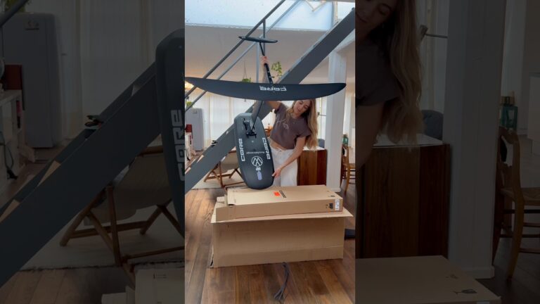 Girl sets up her Pumpfoil-board! ‍ #pumpfoiling
