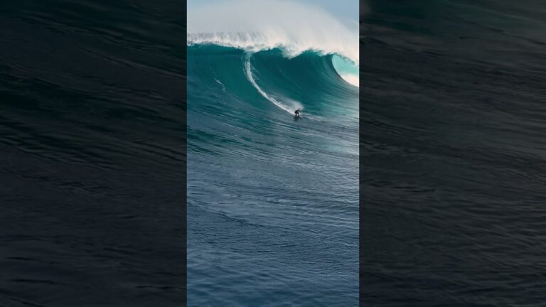 The wave just keeps growing ‍ #bigwaves #surf