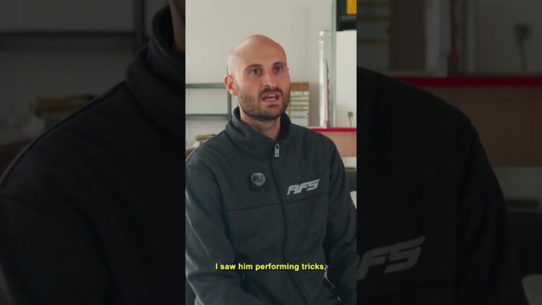 La première fois qu’Emeric a vu Axel rider le PURE 600 en compétition… c’était sur un proto.