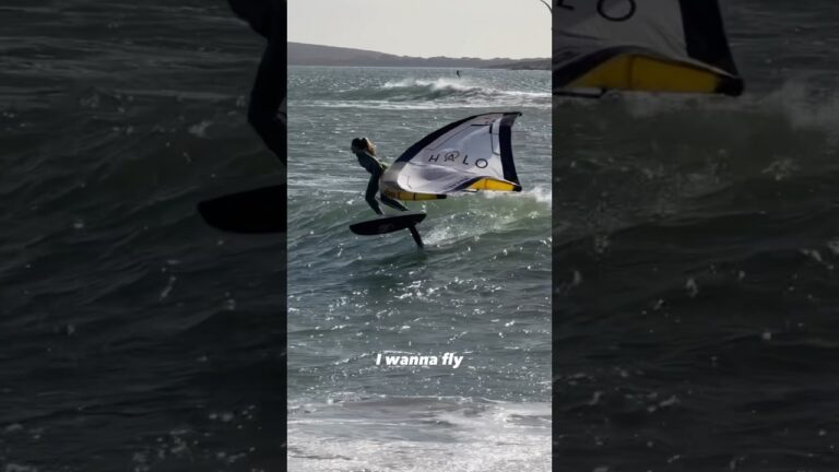 Wingfoil Girl hitting Waves!#smooth #surf #waves #sportsgirl #surfgirl #athlete #wingfoil