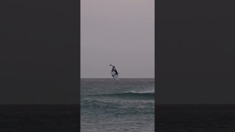 Yes Sir! @Nia ripping on home waters! #tarifa #wingfoilworldtour #watersports #wingfoil